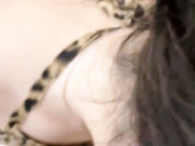 跟表姐玩真心话大冒险，姐夫在外面打麻将，表姐大冒险吃我的鸡巴被我插出白浆