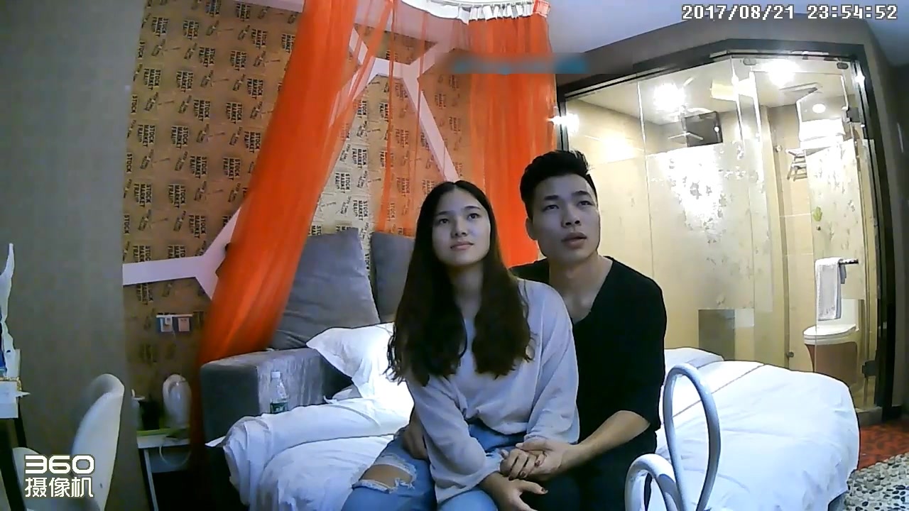精品推荐-红帐房全视野偷拍喜欢健身的清纯美女被刚认识的健身教练各种动作操了30多分钟还不射,妹子受不了不干了!